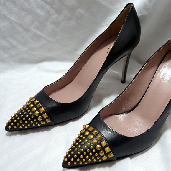 gucci studded pumps